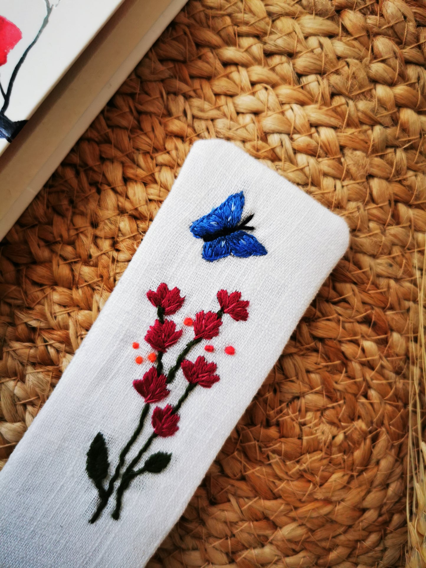 Semn de carte cu flori şi fluture