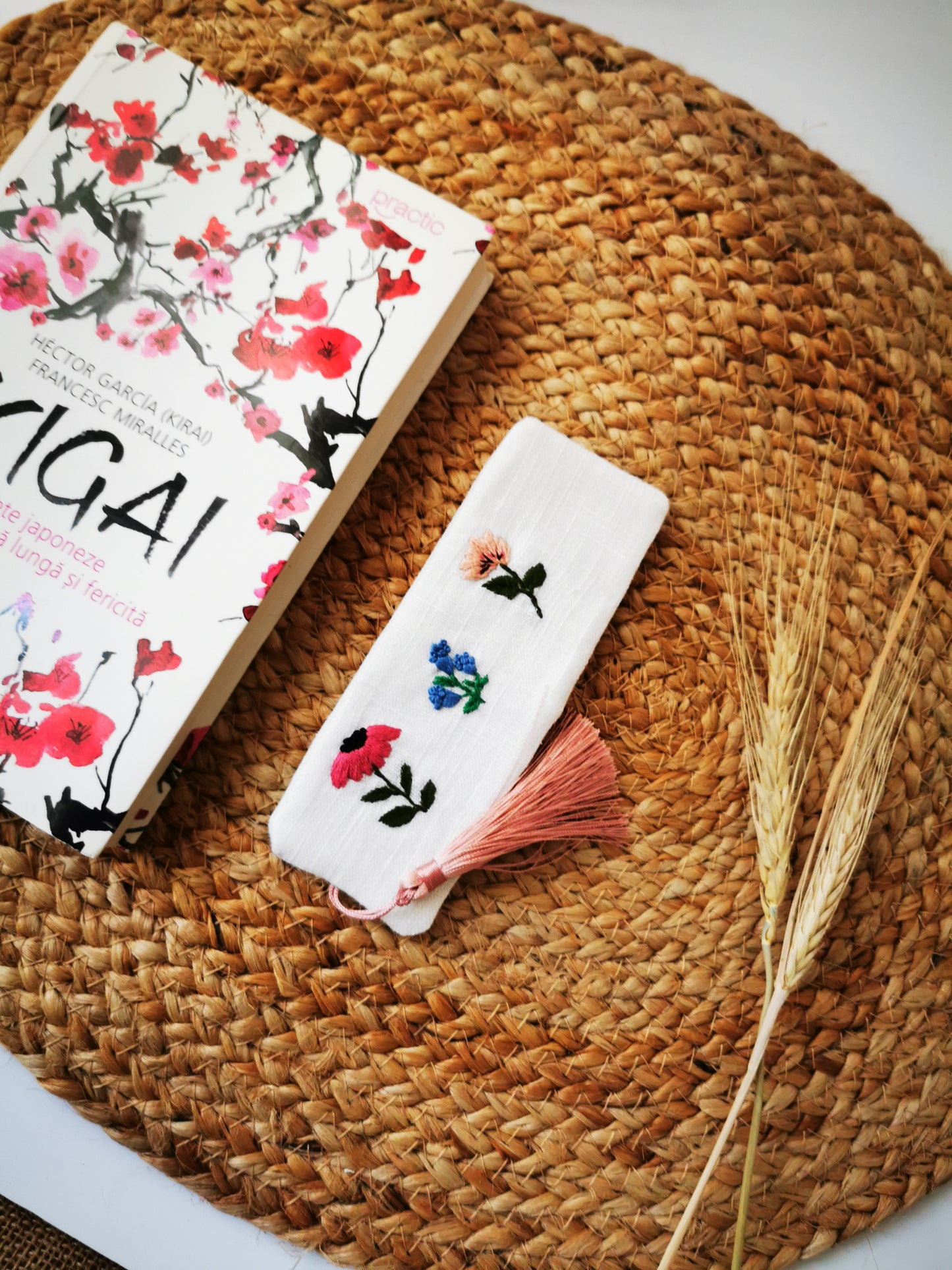 Semn de carte cu flori delicate